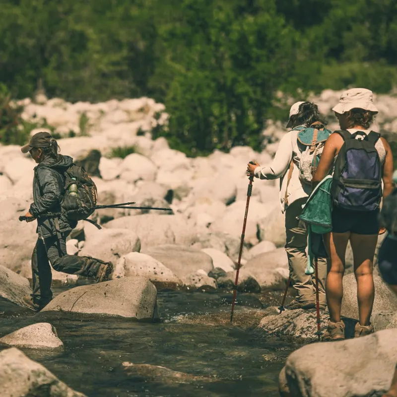 Excursionistas durante una visita por el día